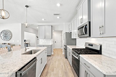 Beautifully maintained 4-bedroom home with sophisticated design - photo 5