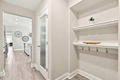 Beautifully maintained 4-bedroom home with sophisticated design - photo 10