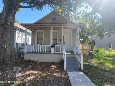 Investor opportunity with an attractive 9.63% cap rate! This - photo 1