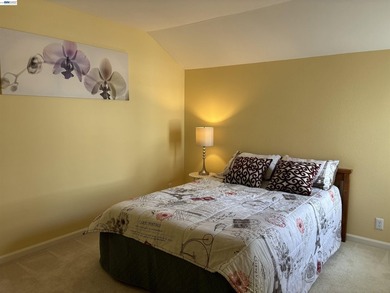 Charming upper-floor condo located in the desirable gated - photo 12