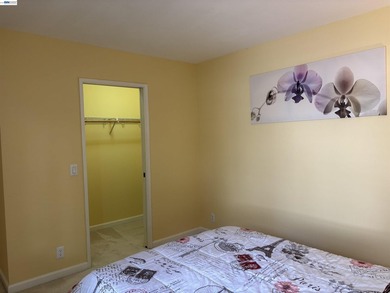 Charming upper-floor condo located in the desirable gated - photo 14