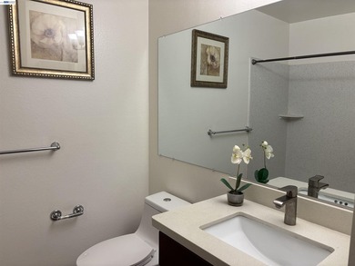 Charming upper-floor condo located in the desirable gated - photo 16