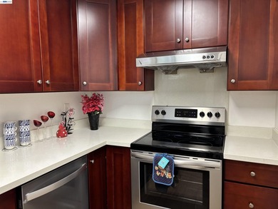 Charming upper-floor condo located in the desirable gated - photo 19