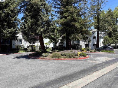 Charming upper-floor condo located in the desirable gated - photo 23