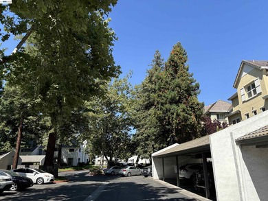 Charming upper-floor condo located in the desirable gated - photo 24