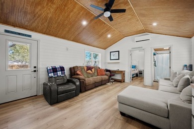 Price Reduction! Charming cottage situated on a spacious double - photo 2