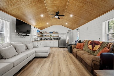 Price Reduction! Charming cottage situated on a spacious double - photo 4