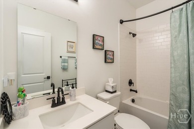 You will think you've walked into a model home. This beautiful - photo 6