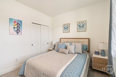 You will think you've walked into a model home. This beautiful - photo 9