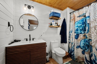 Price Reduction! Charming cottage situated on a spacious double - photo 9