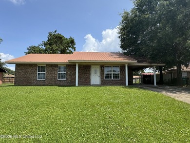 Great investment opportunity! 3 bedroom 2 bath brick home with - photo 1