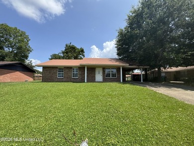 Great investment opportunity! 3 bedroom 2 bath brick home with - photo 2
