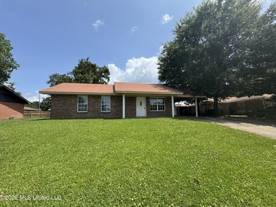 Great investment opportunity! 3 bedroom 2 bath brick home with - photo 3