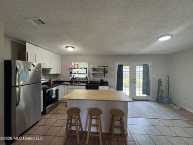 Great investment opportunity! 3 bedroom 2 bath brick home with - photo 5
