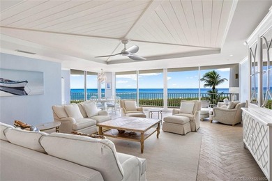 Beautifully renovated 2nd floor condo offers a tranquil - photo 2