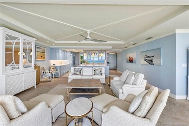 Beautifully renovated 2nd floor condo offers a tranquil - photo 5