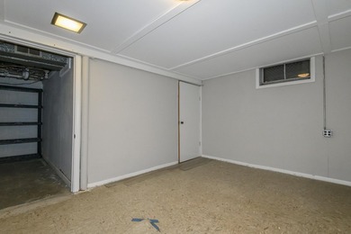 Move right into this well-maintained 2-bedroom, 1-bath Milwaukee - photo 13