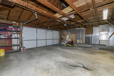 Move right into this well-maintained 2-bedroom, 1-bath Milwaukee - photo 21