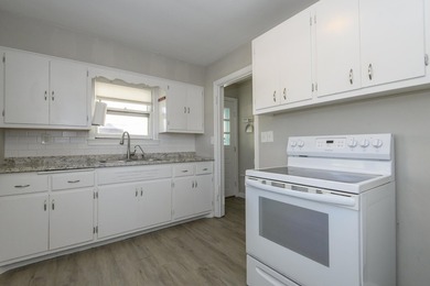 Move right into this well-maintained 2-bedroom, 1-bath Milwaukee - photo 24