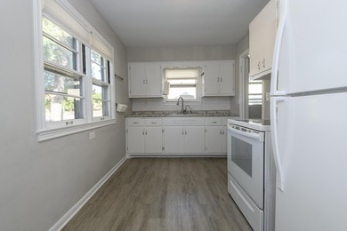 Move right into this well-maintained 2-bedroom, 1-bath Milwaukee - photo 25