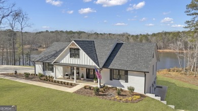 Lake Home For Sale in Fayetteville, Georgia