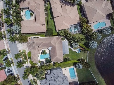Experience the perfect blend of elegance and privacy in this - photo 4