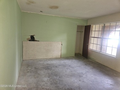 College Park S/D. 3 bed, 2 bath with nearly 1400 sq.ft. Solid - photo 2