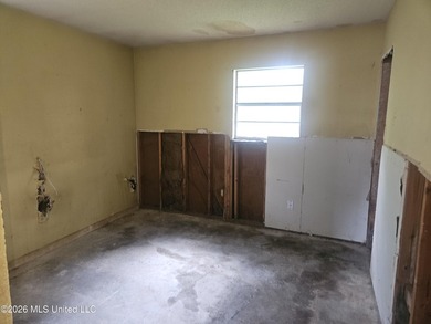 College Park S/D. 3 bed, 2 bath with nearly 1400 sq.ft. Solid - photo 7