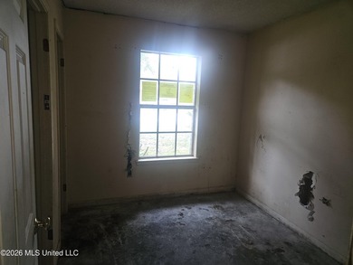 College Park S/D. 3 bed, 2 bath with nearly 1400 sq.ft. Solid - photo 8