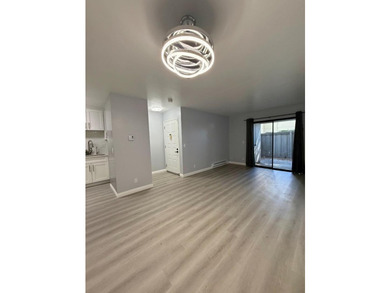 Comfortable and Beautifully Completely remodeled with fresh - photo 12