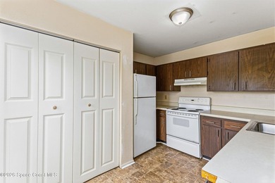 Opportunity awaits in this spacious 3-bed, 2-bath end-unit - photo 12