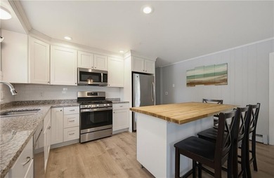 Beautifully maintained single level offering 3 bedrooms, 3 full - photo 12