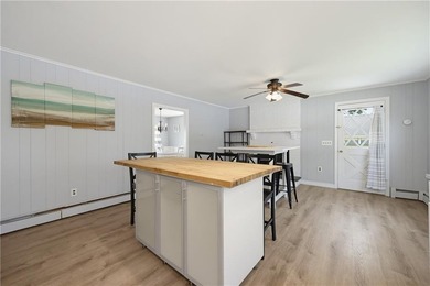 Beautifully maintained single level offering 3 bedrooms, 3 full - photo 14