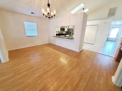 Spacious home, 2 Bedrooms with a Bonus Room, in a gated - photo 15