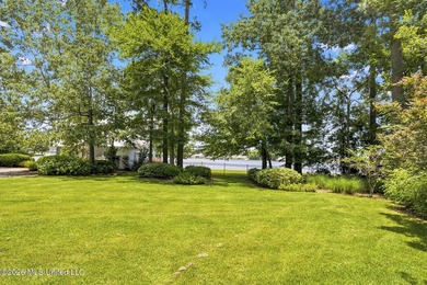 Waterfront living at its best! Tucked away on a quiet cul-de-sac - photo 5