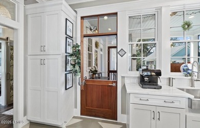 Welcome to 60 Mount Grace, a beautifully crafted cottage in the - photo 16