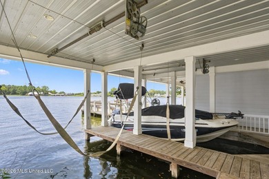 Waterfront living at its best! Tucked away on a quiet cul-de-sac - photo 6