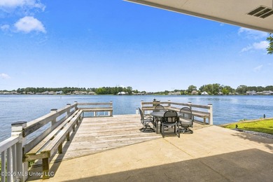 Waterfront living at its best! Tucked away on a quiet cul-de-sac - photo 7