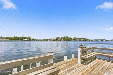 Waterfront living at its best! Tucked away on a quiet cul-de-sac - photo 8