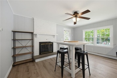 Beautifully maintained single level offering 3 bedrooms, 3 full - photo 18