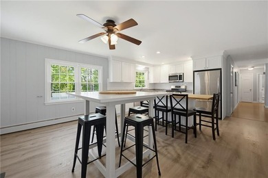 Beautifully maintained single level offering 3 bedrooms, 3 full - photo 19