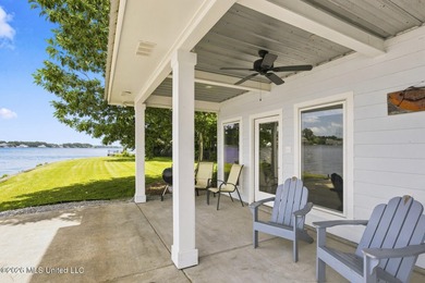 Waterfront living at its best! Tucked away on a quiet cul-de-sac - photo 10
