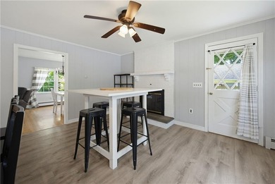 Beautifully maintained single level offering 3 bedrooms, 3 full - photo 20
