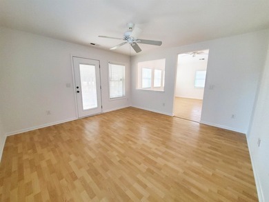 Spacious home, 2 Bedrooms with a Bonus Room, in a gated - photo 21