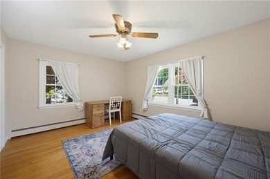 Beautifully maintained single level offering 3 bedrooms, 3 full - photo 22