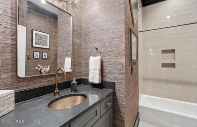 Welcome to 60 Mount Grace, a beautifully crafted cottage in the - photo 23