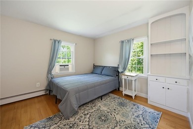 Beautifully maintained single level offering 3 bedrooms, 3 full - photo 26