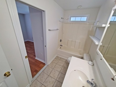 Spacious home, 2 Bedrooms with a Bonus Room, in a gated - photo 32