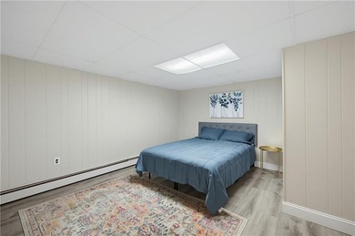 Beautifully maintained single level offering 3 bedrooms, 3 full - photo 35