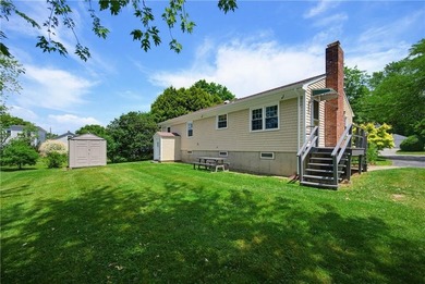 Beautifully maintained single level offering 3 bedrooms, 3 full - photo 45